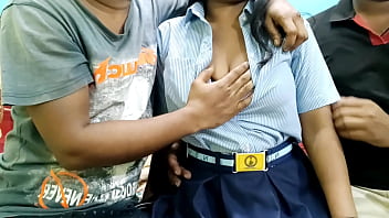 दो मर्दों ने कॉलेज की लड़की को ज़बरदस्ती चोदा, उसकी चीखें साफ सुनाई दे रही थीं