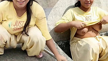 छत पर जवान भाभी की गर्म चुदाई, देसी गांव की रंडी का बाहर खुले में मजेदार सेक्स