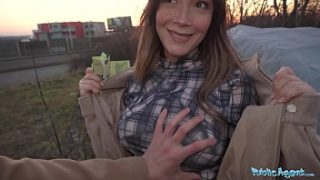 Public Agent: Venezuelan Vixen Sucks And Fucks For Cash In The Open