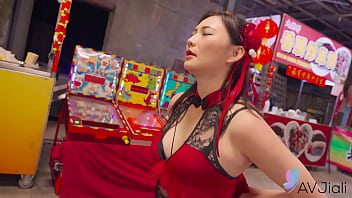 A Hot Chinese Babe Gets Pounded Hard In A Crowded Night Market.
