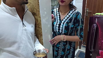 Bade Chuchon Wali Padosan Ki Bhabhi Ko Chini Maangne Ke Bahane Chodkar Chhed Daala
