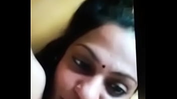 Hot Tamil Babe’s Steamy Selfie Action