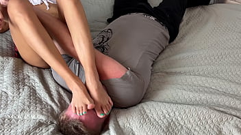 Sole-splitting Scissor Hold Crushes Face Underfoot For Total Foot Supremacy
