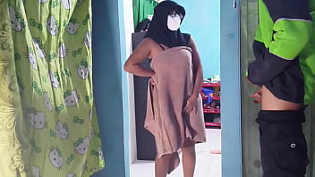 Tertangkap Basah Ojol Antar Makanan Saat Aku Lagi Asyik Coli Sendiri