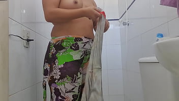 Desi Aldeana Se Banha Ardente Pela Primeira Vez, Ansiando Pelo Seu Senhor