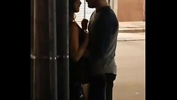Chupa A Boca Da Emo E Morde O Lábio Com Tesão