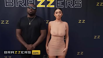 Violet Myers Spreads Wide And Flashes Her Gaping Asshole For The Paparazzi.
