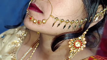सुसंस्कृत युवक पड़ोस की परिपक्व महिला के साथ अंतरंग संबंध बनाते हुए हिंदी अश्लील दृश्य