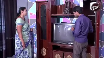 Sizzling Desi Aunty’s Steamy Encounter With The Cable Guy