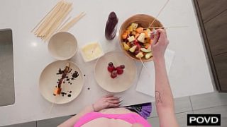 Tess Thompson Gets Her Oven Stuffed With A Hot, Fresh Creampie