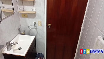 Morra Le Confiesa A Su Tío Que Su Esposa Se La Está Dando Duro Con El Vecino – La Infidelidad Se Convierte En Una Tremenda Cogida En Familia