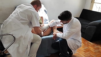 A Puta Do Ginecologista Me Fodeu Sem Camisinha Na Maca Do Consultório