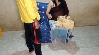 ससुराल में दामाद ने सास को जबरन चोदा, गंदी हिंदी आवाज में अश्लील बातें करते हुए