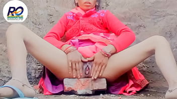 भाभी की साड़ी उठाकर उंगली करने से मेरे मन में गहरी खलबली मच गई है