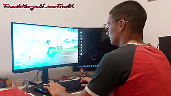 Gamer Con Una Verga Enorme Y Su Amiga Cachonda Ansiosa Por Follar