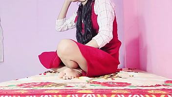 आज तो देसी लड़की की चाल में जान आ गई है