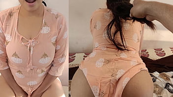 गर्म भारतीय सौतेली बहन ने अपने भाई के साथ चुदाई करने के लिए पति को धोखा दिया