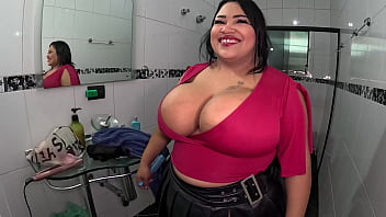Uma Peituda Gigante Gostosa Apronta Safadezas Na Mansão, Essa Bbw Vadia De Boneca