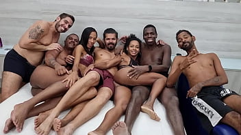 Entre Lençóis, Yasmin Ribeiro E Afrodite Hotwife Se Entregam A Uma Noite De Luxúria Desenfreada