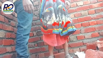 Desi Gaon Ki Aunty Ungli Karte Hue Pakre Jaane Par Chudai Karwai, Saree Utarte Hue Ghodi Banake Zor Zor Se Chillati Hui Hindi Awaz Mein