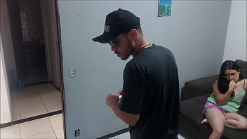 A Dona De Casa Desesperada Implora Ao Policial Que Procura Seu Marido E Oferece Seu Corpo Como Pagamento Pela Liberdade!