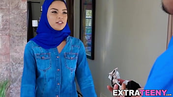 Maya Bijou’s 18-year-old Arab Mouth And Face Overwhelmed In A Filthy Threesome