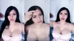 Alondra Payudara Montok Hanya Pakai Beha