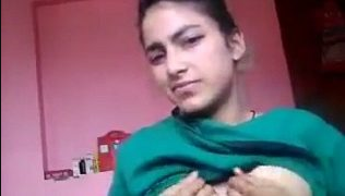 Desi Girlfriend Strips Naked For A Steamy Solo Mms Video