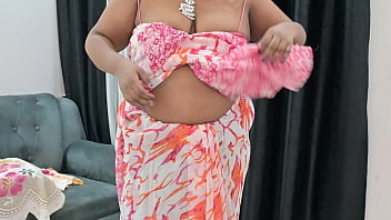 Desi Bhabhi’s Luscious Melons