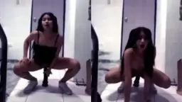 Remaja Sange Menggoyang Dildo Hitam Sambil Mendesah Nikmat