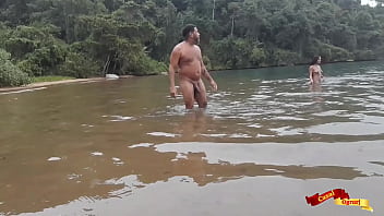 Foder O Cu Na Proa, Com O Mar Batendo Forte…