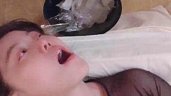 国产网红酒店私会海归猛男，强制深喉激烈交合直至喉部肿胀高潮连连
