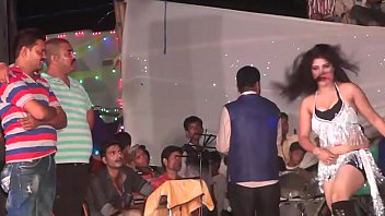 पार्टी में भाभी का उत्तेजक डांस