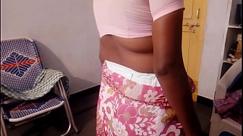 Sultry Desi Bhabhi Drapes Her Saree, Still Damp From Her Bath