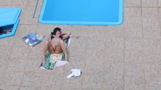 Flagra Safada Se Masturbando Na Piscina