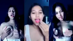 Joget Hot Remas Payudara Sambil Mengaduh Nikmat