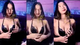 Kacamata Dan Lingerie, Rayuan Gadis Cantik Yang Menggoda