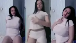 Ochi Berlian Menggoyangkan Pantatnya Yang Menggoda