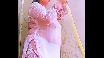 Curvy Indian Housewife’s Bare Breasts Exposed