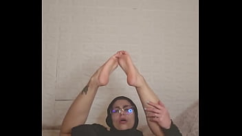 Arab Housewife’s Veiled Seduction: A Foot Fetish Compilation