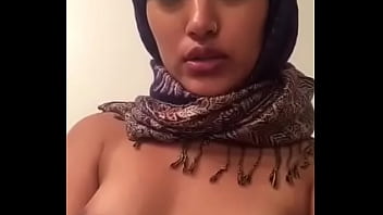 Sultry Arabian Temptress