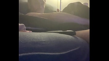 Déchaîne-toi Et Jouis à En Crier Sur Le Canapé Du Salon.