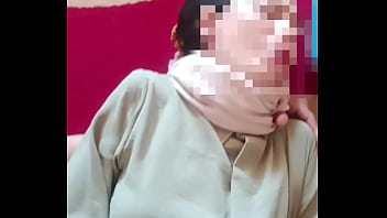 Saudari Tiri Berjilbab Digoyang Penuh Nafsu Di Hari Raya Lebaran
