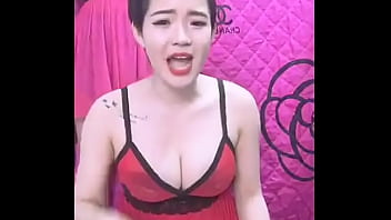 Sizzling Vietnamese Babe Goes Live And Gets Wild
