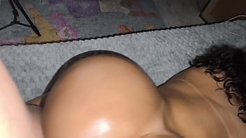 Mi Madrastra Y Su Trasero Enorme Anhelan Una Polla Gigante Para Desayunar.