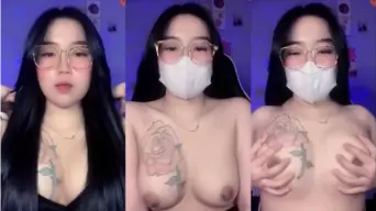 Remas Susu Gede Cewek Bertato Yang Menggoda