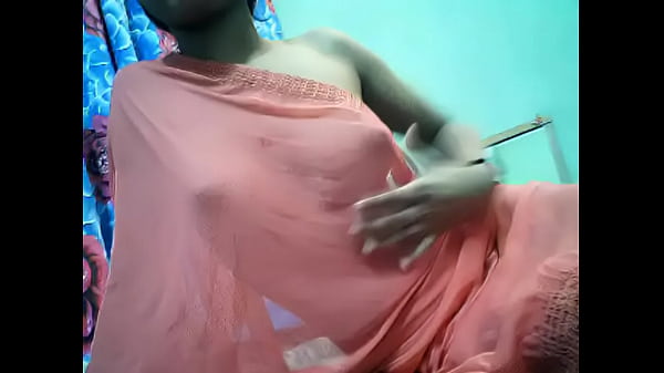 Sizzling Indian Webcam Babe Flaunts Her Luscious Tits Live