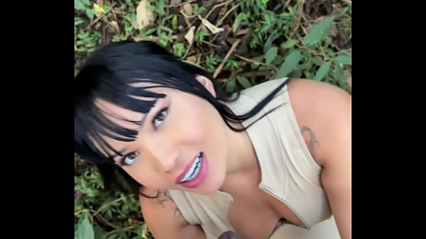 Asiática Sensual Detida Em Blitz Transa Sem Proteção Com Policial Do Rio No Matagal