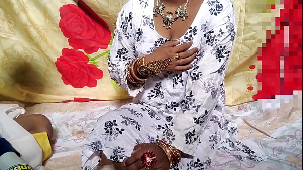 ससुर ने बेटे को बाहर निकालकर छोटी बहू के साथ जंगली देसी चुदाई की
