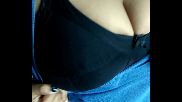 Desi Beauty Baring Her Luscious Curves For All To See